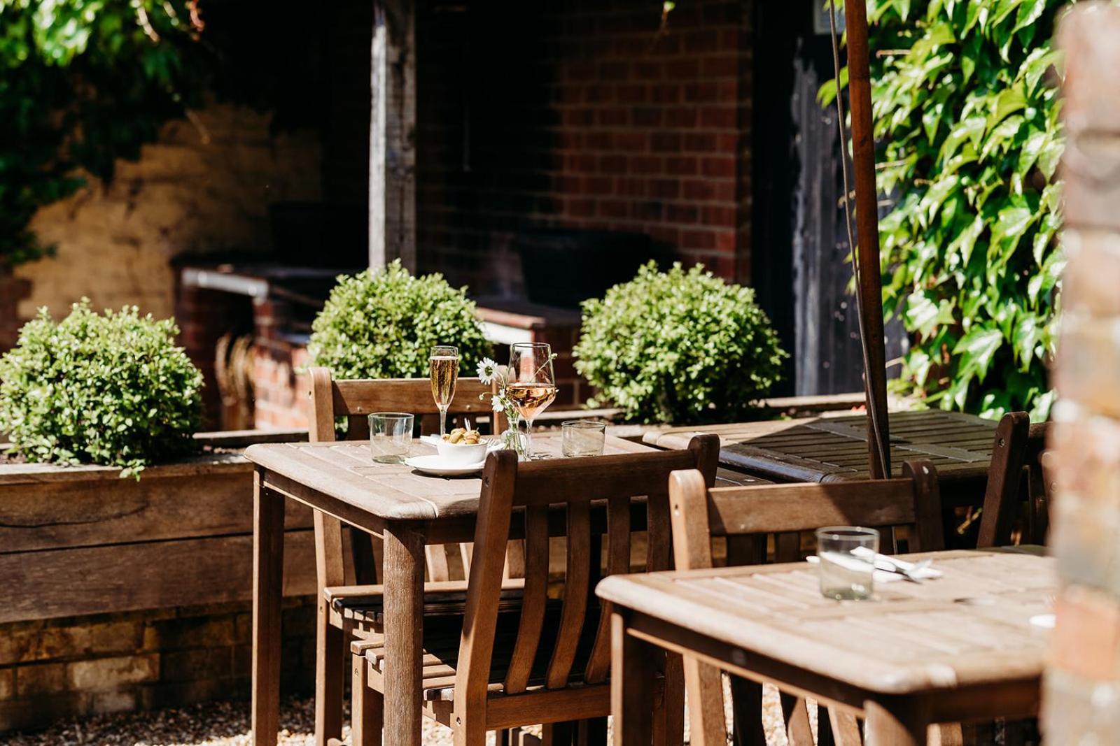 The Crown Inn Chiddingfold Exterior foto