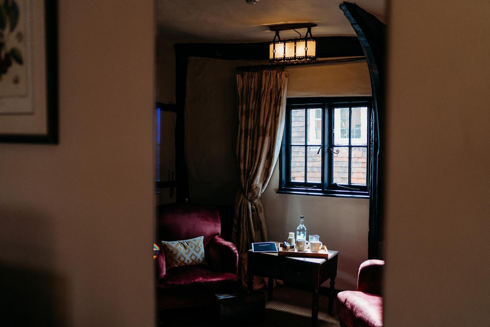 The Crown Inn Chiddingfold Exterior foto