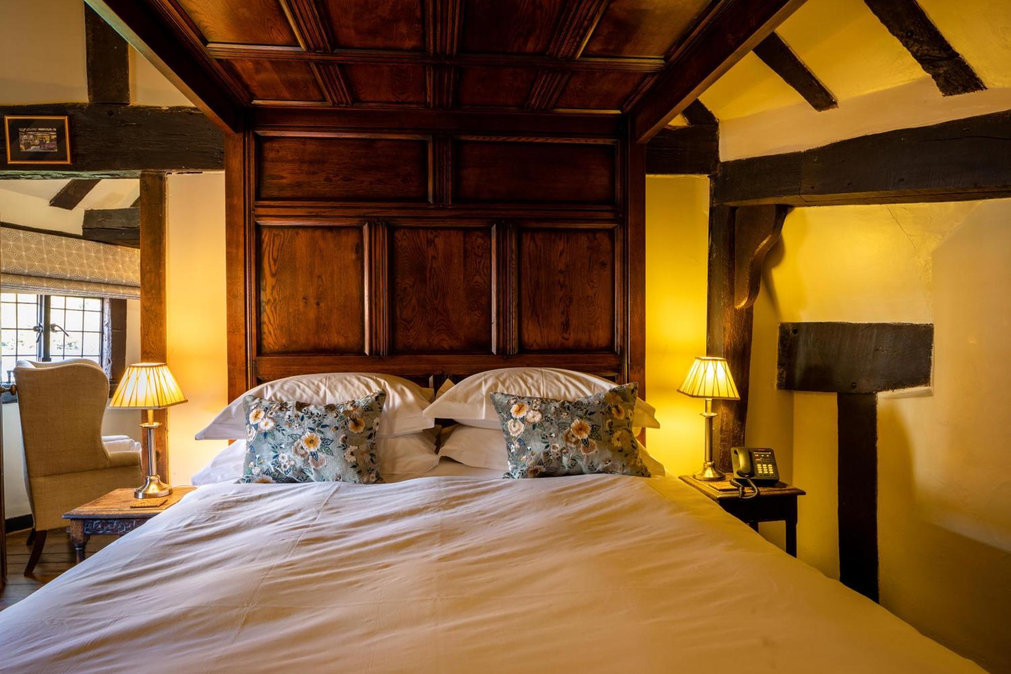 The Crown Inn Chiddingfold Quarto foto