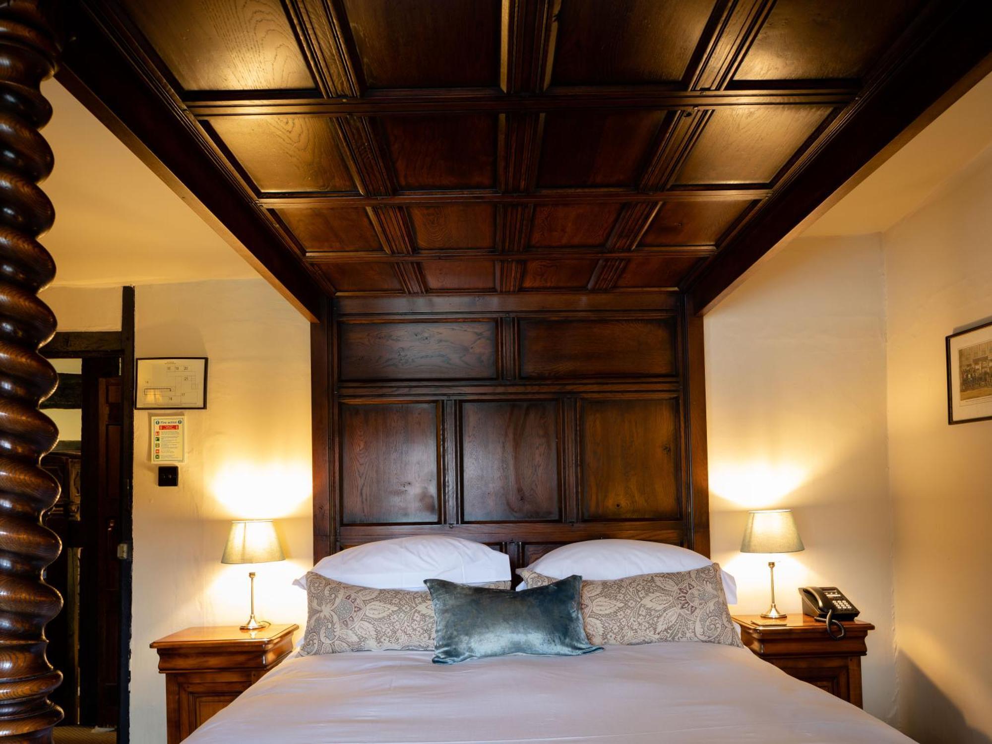 The Crown Inn Chiddingfold Quarto foto