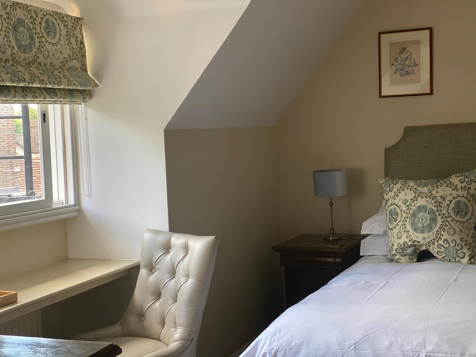 The Crown Inn Chiddingfold Quarto foto