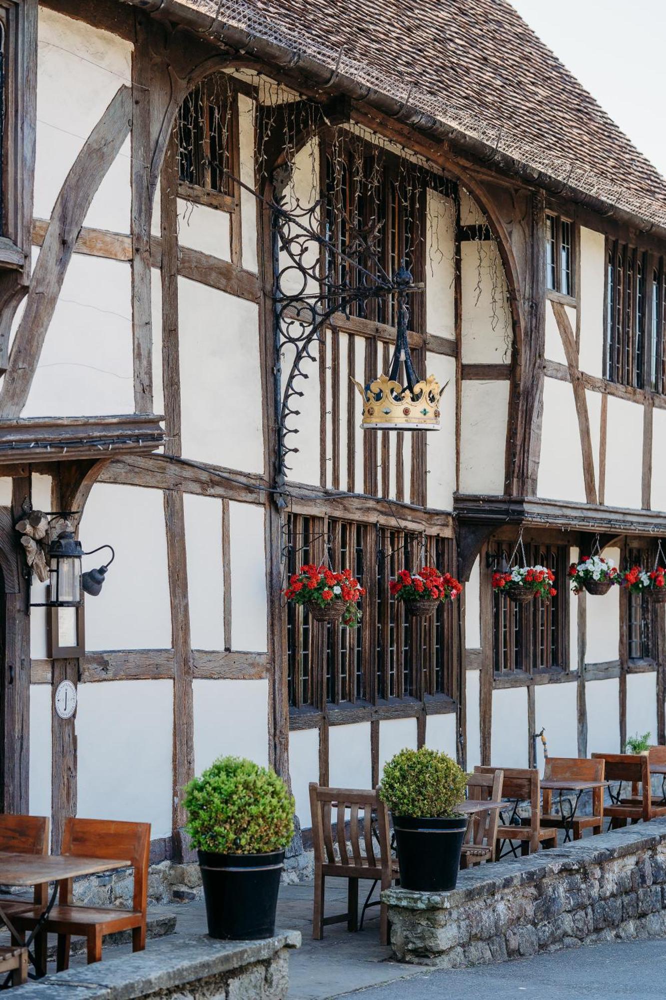 The Crown Inn Chiddingfold Exterior foto